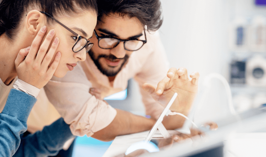 Two customers choose a new mobile phone, to illustrate customer effort score in a retail context